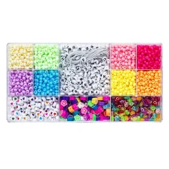 En crazy perlemiks med hele 2780 morsomme perler – blomsterperler og bokstavperler!