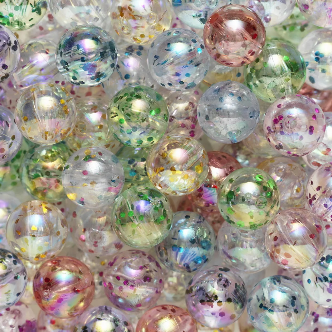 Glitterperler med nydelige iriserende farger, ca. 300 stk. med diameter 10 mm