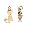 2 gullfargede anheng / charms, katt 11×17,2 mm, fiskebein 8×16,5 mm