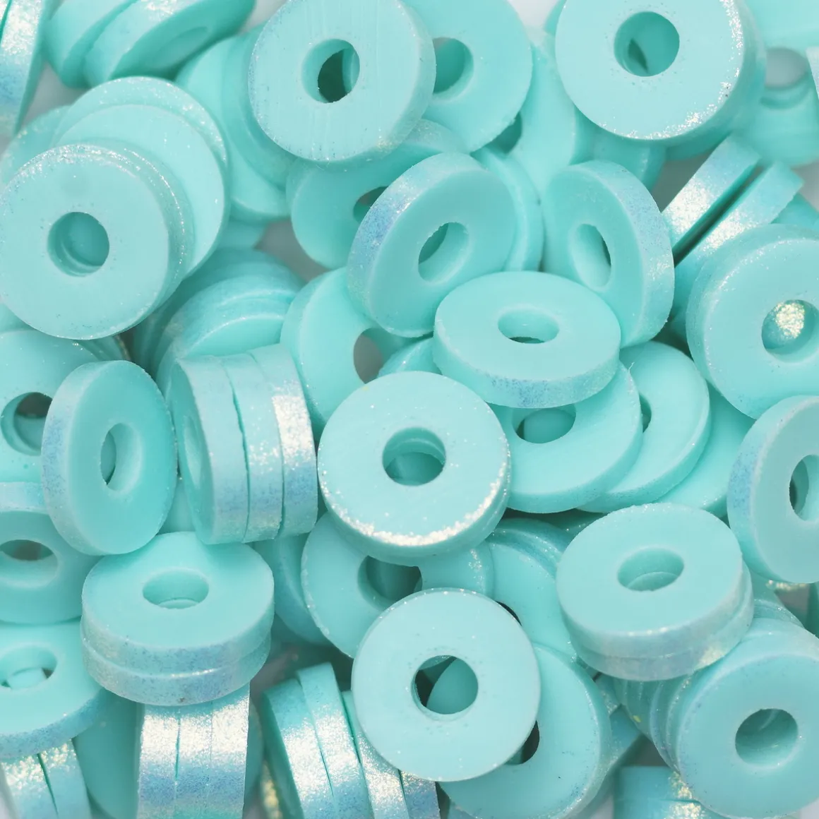 Heishi-perler i rør – gullglinsende aquafargede heishis, Ø6 mm