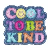 Iron-on stoffmerke med teksten Cool to be kind + smileys, 65×57 mm