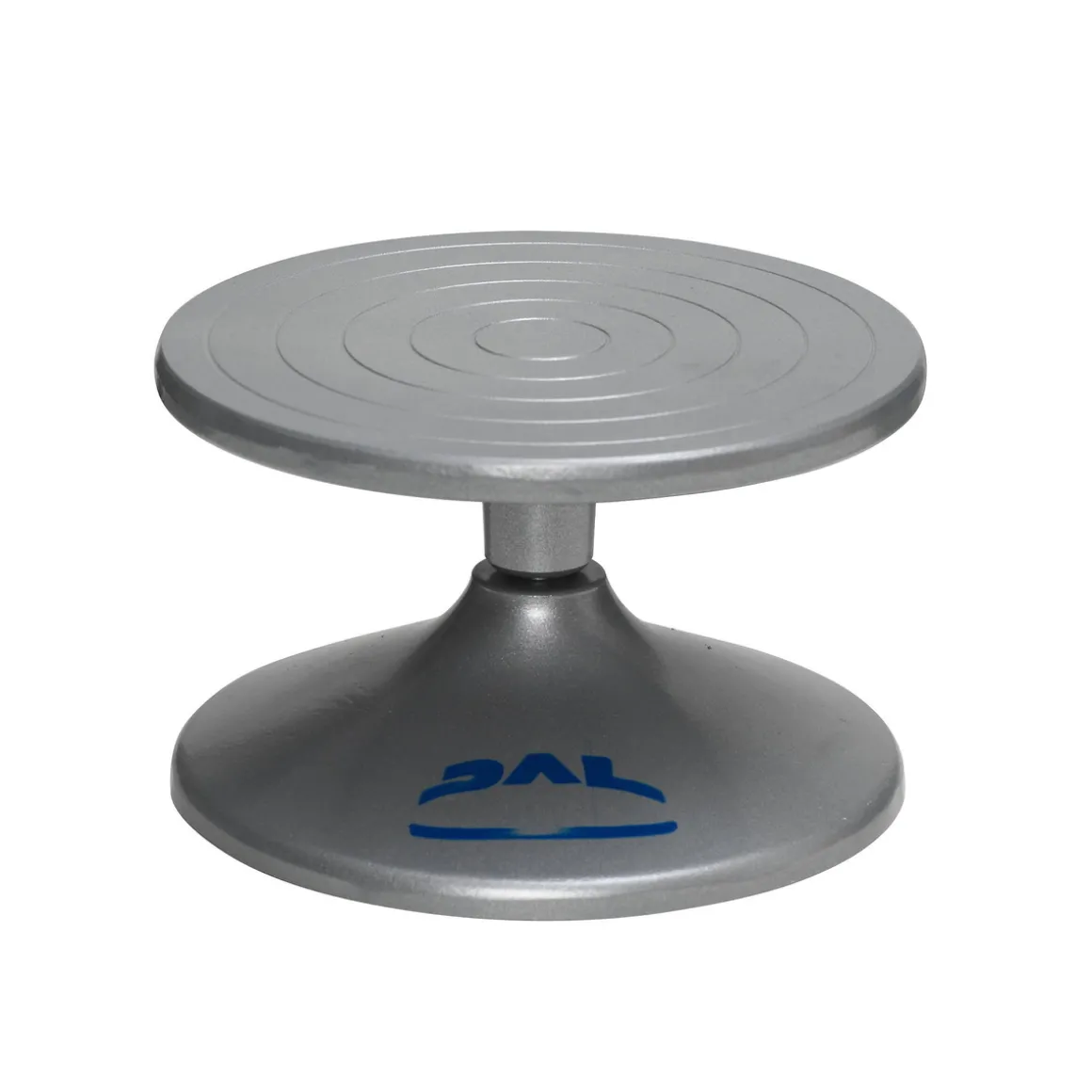 Kavalett Ø17 cm med avtakbar plate, laget av aluminium. Høyde 10,8 cm. Vekt 765 gram
