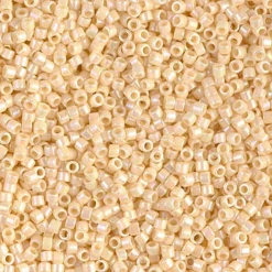 MIYUKI Delica 11/0 creme 5 g – DB0157 Opaque Cream AB