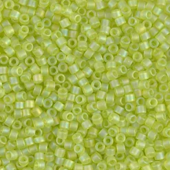 MIYUKI Delica limegrønn 5g – DBM0860 Matted Transparent Chartreuse AB