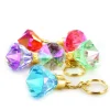 Nøkkelring med stor og fin, glinsende diamant! Pris per stykk, selges assortert på nett