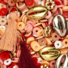 Perlemiks med flate perler / Heishi-perler Ø6 mm og diverse tilbehør – rosa og rødt tema