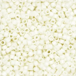 TOHO-perler 11/0 – kremgul matt, 762 Opaque frosted pastel egg shell