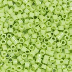 TOHO-perler 11/0 – lysegrønn blank, 44 Opaque sour apple