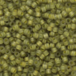 TOHO-perler 11/0 – olivengrønn frostet, 246FM Frosted yellow-lined black diamond