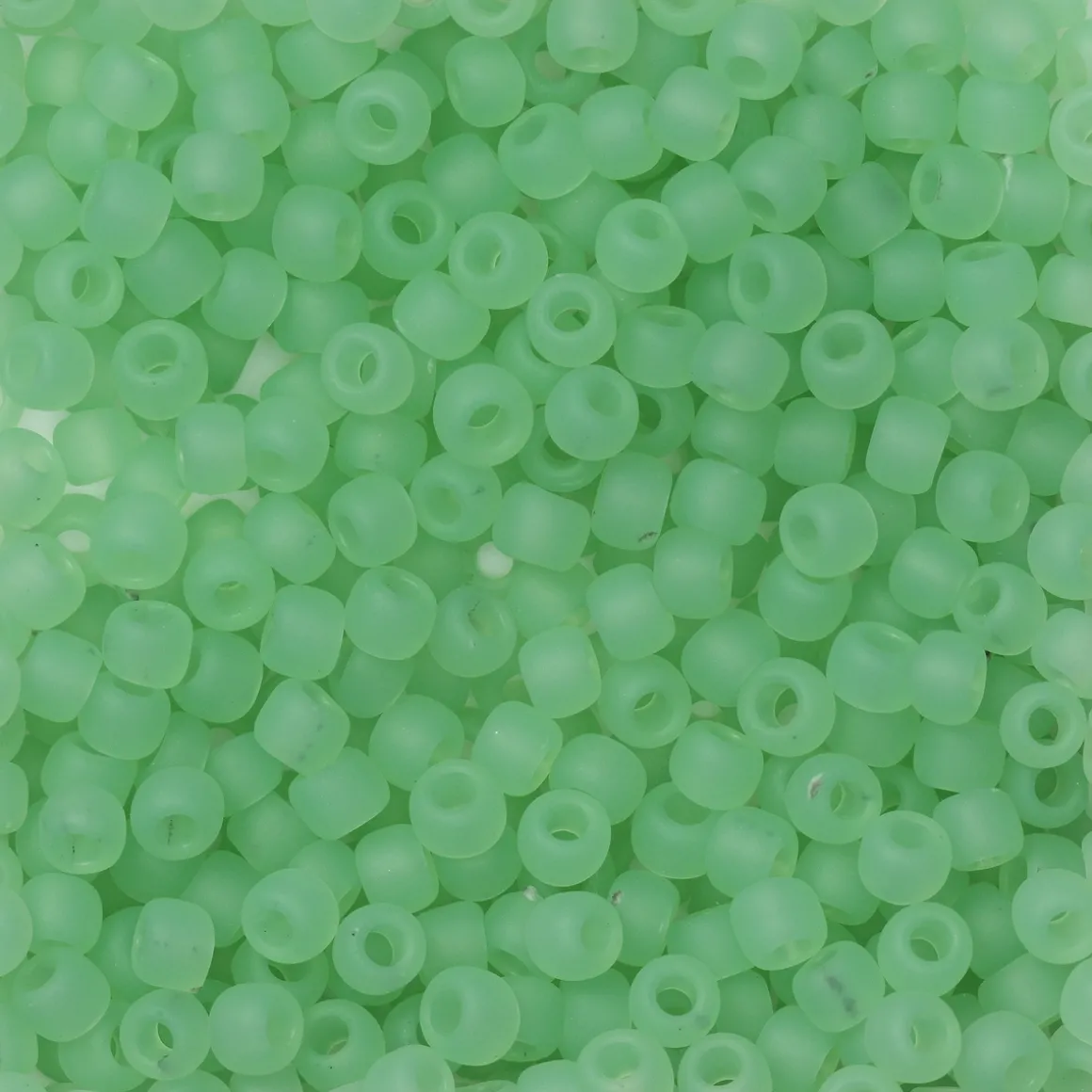 TOHO-perler runde 11/0 – lysegrønn, 144F Ceylon frosted celery